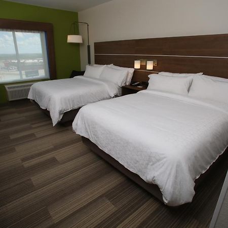 Holiday Inn Express Hotel And Suites Lincoln Airport By Ihg Exterior photo