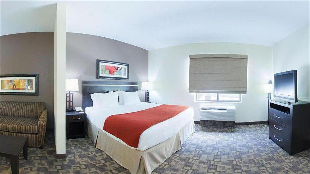 Holiday Inn Express Hotel And Suites Lincoln Airport By Ihg Exterior photo