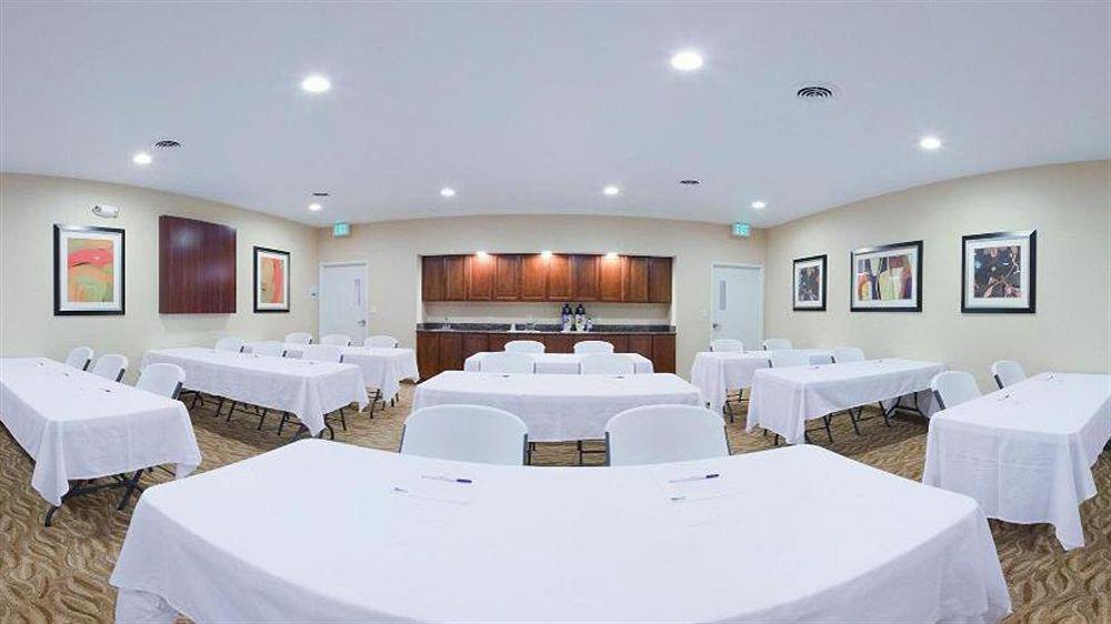 Holiday Inn Express Hotel And Suites Lincoln Airport By Ihg Exterior photo