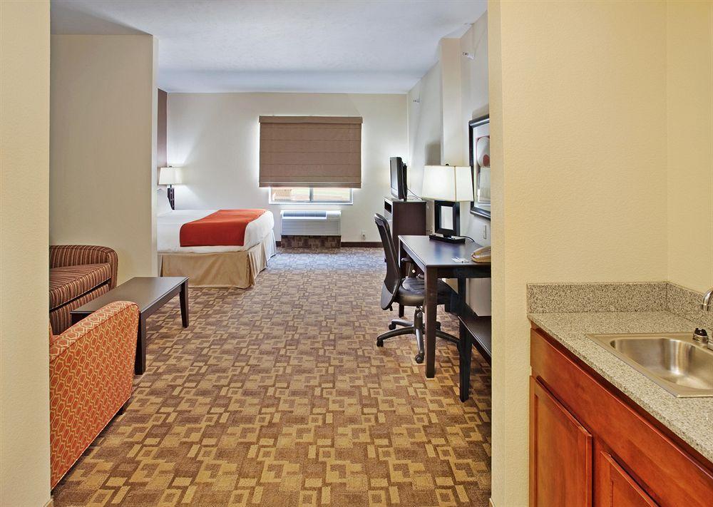 Holiday Inn Express Hotel And Suites Lincoln Airport By Ihg Room photo