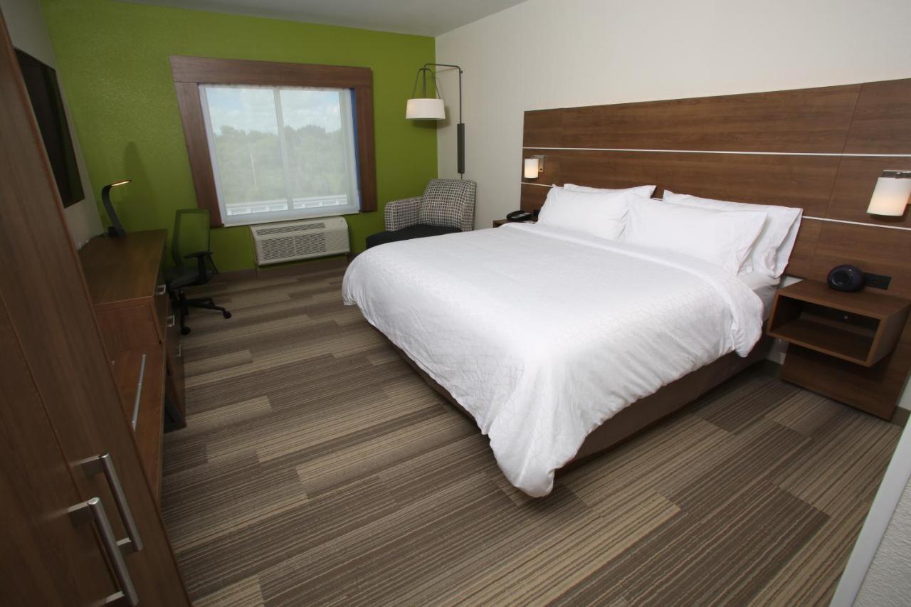 Holiday Inn Express Hotel And Suites Lincoln Airport By Ihg Exterior photo