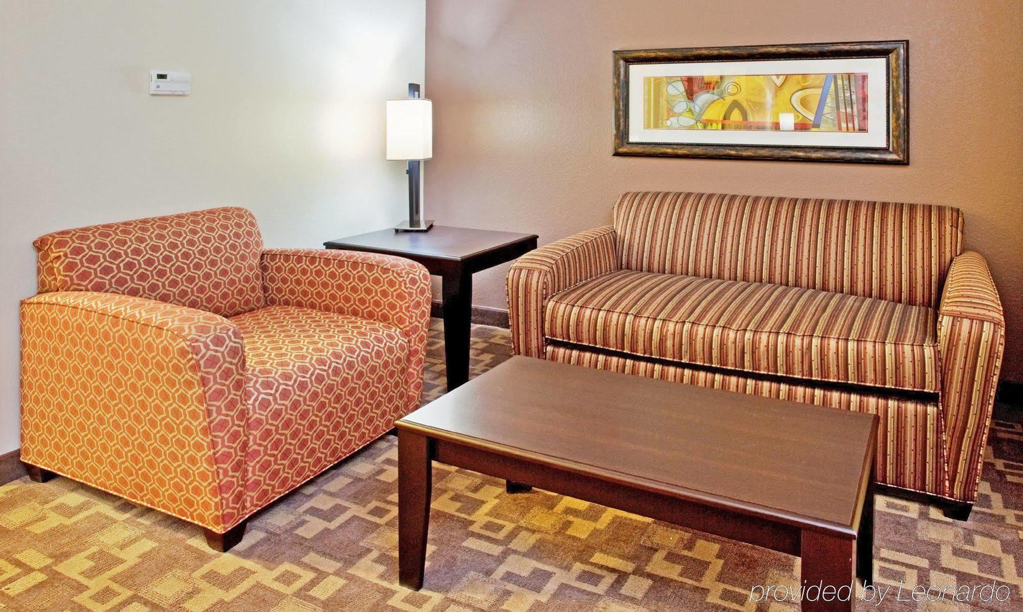Holiday Inn Express Hotel And Suites Lincoln Airport By Ihg Exterior photo