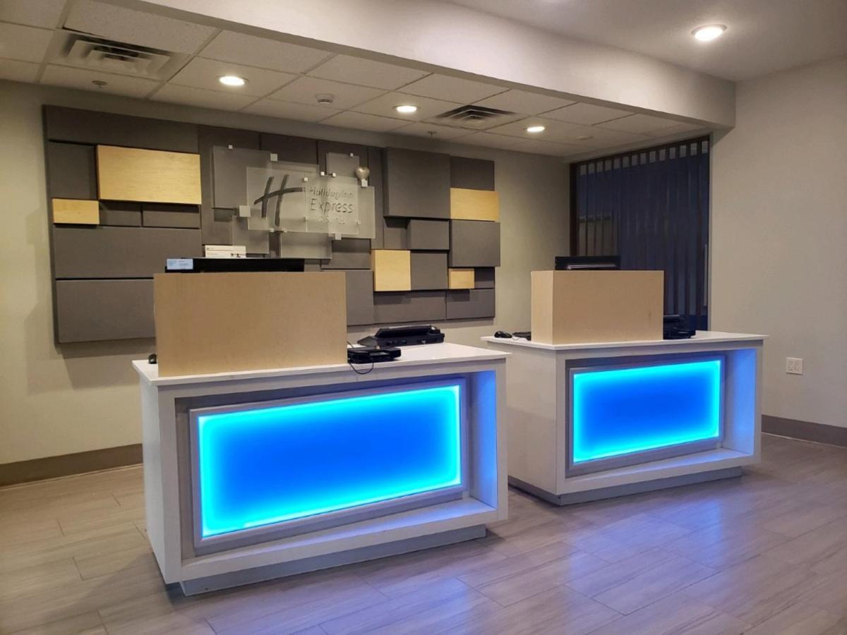Holiday Inn Express Hotel And Suites Lincoln Airport By Ihg Exterior photo